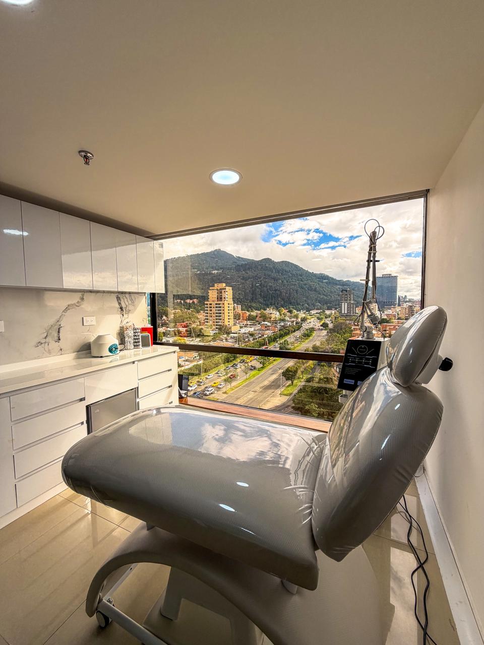 Rejuvenecimiento facial sin cirugía en Bogotá — Radiant Skin